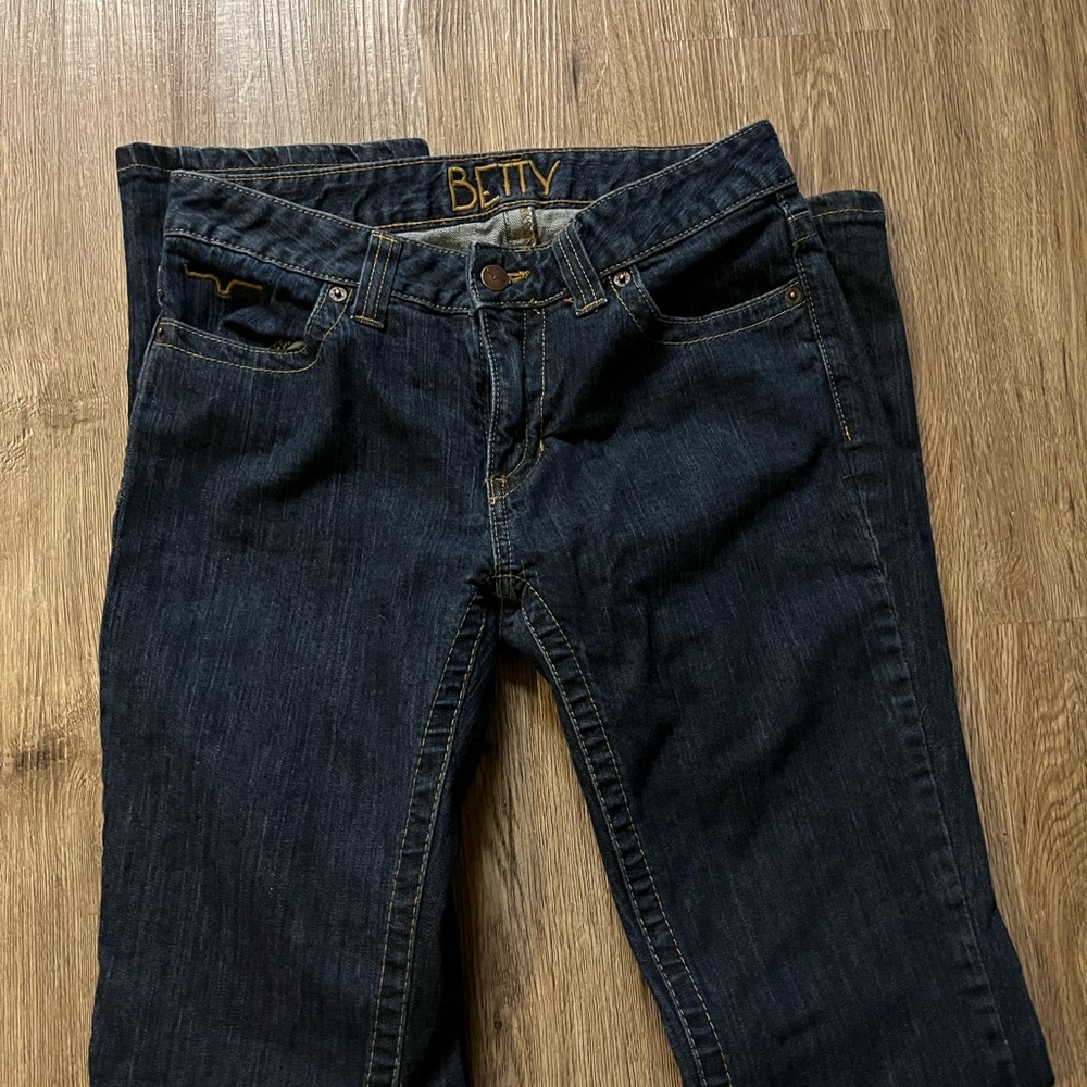 Betty Kimes jeans. excellent condition. 4X36